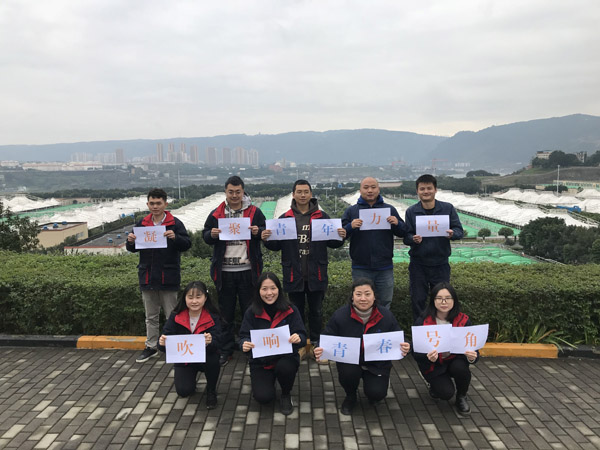 凝聚青春力量 吹响青春号角.jpg