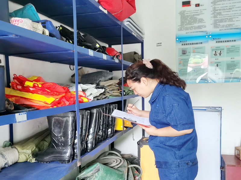 长寿公司清点防汛应急物资.jpg