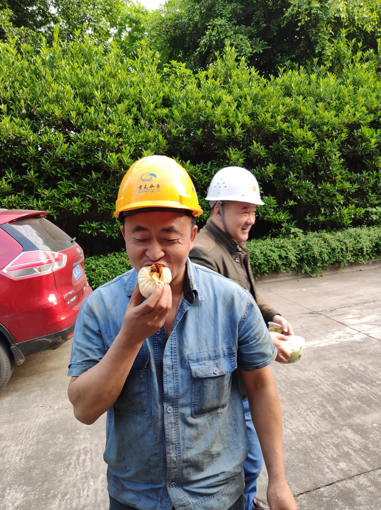 试车成功后的喜悦.jpg
