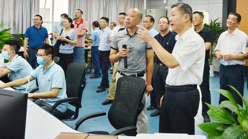 陆克华副市长检查重庆水务集团抗洪保运行工作