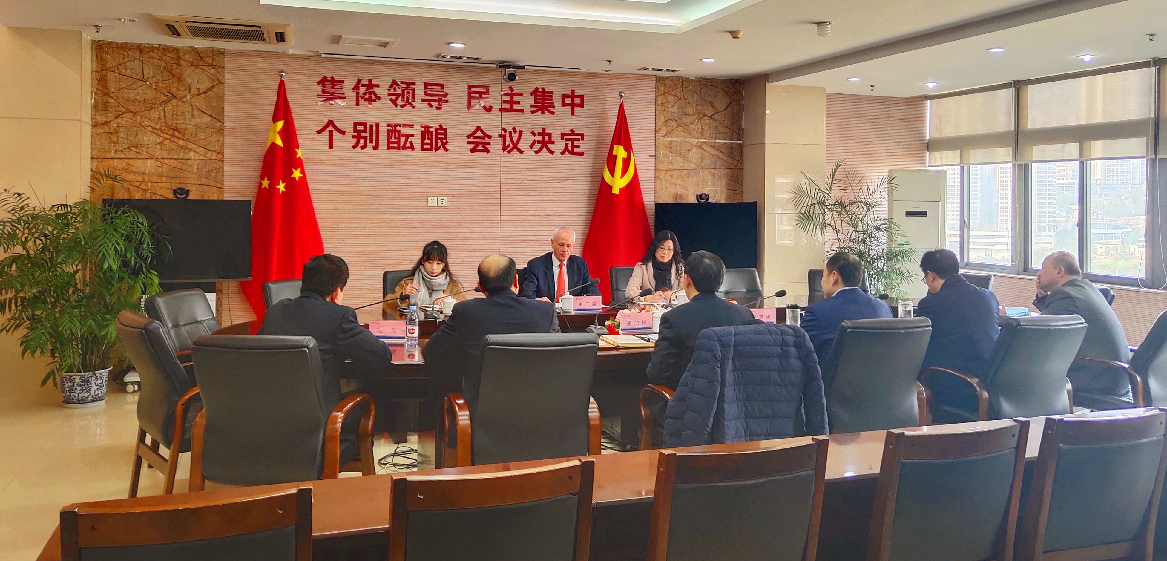 英国驻重庆总领事史云森一行赴集团考察交流