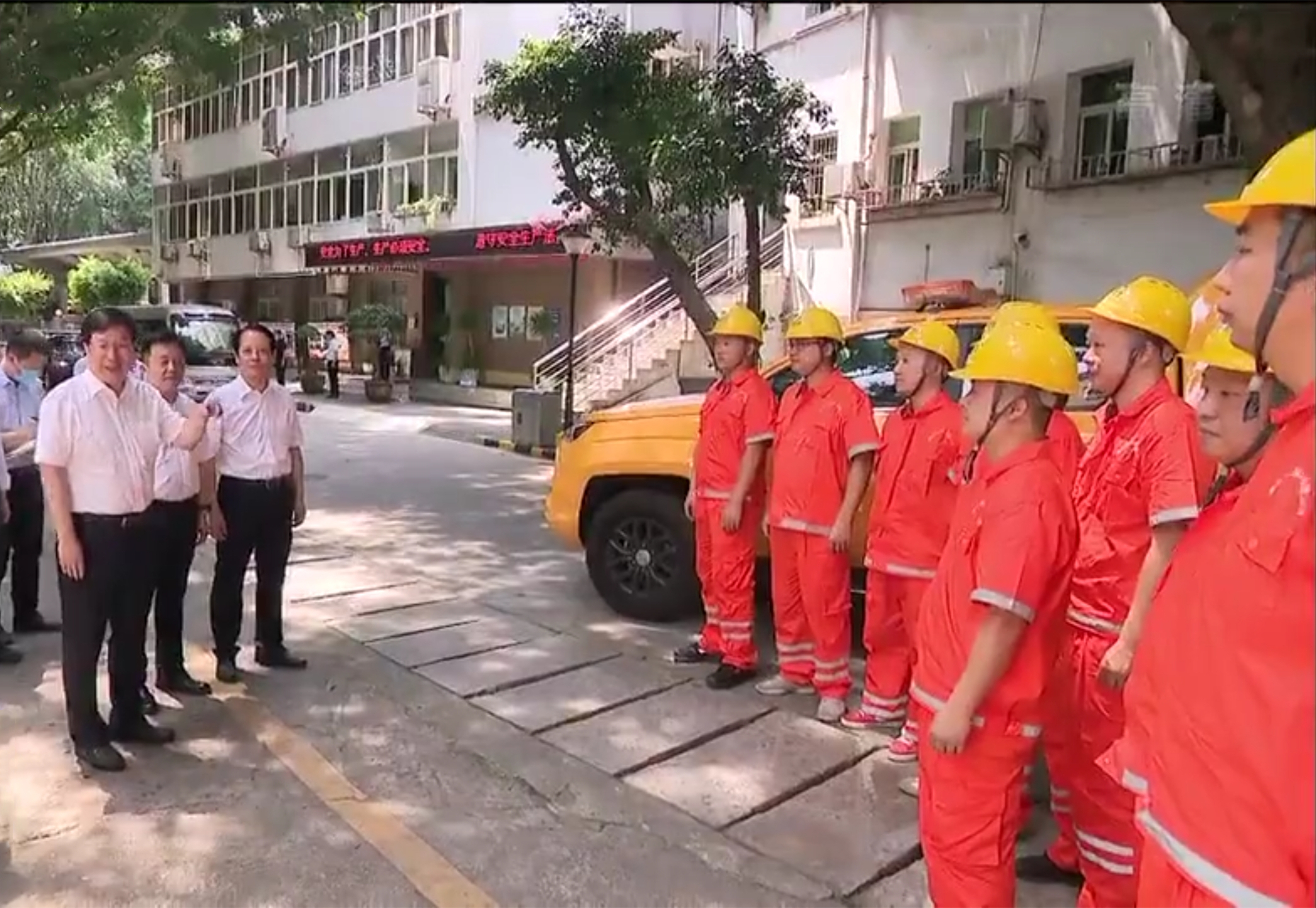 胡衡华市长检查集团高峰保供工作并慰问一线员工