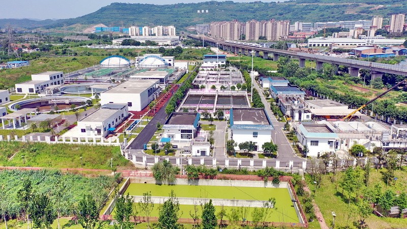 重庆市国资委党委副书记向曦调研白含污水处理厂