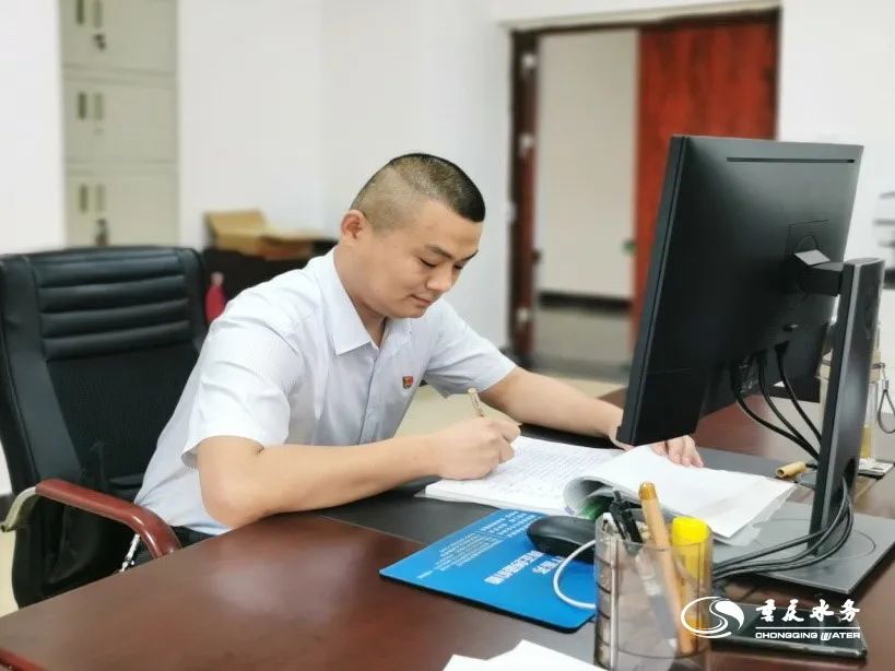 一位重庆水务人的热血奉献 │ 记&ldquo;全国无偿献血奉献奖银奖&rdquo;获得者邓翔同志